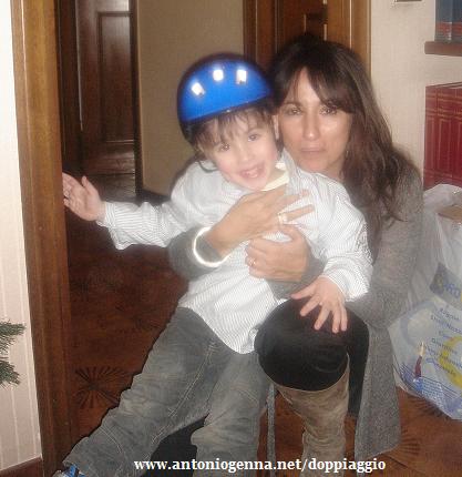 Foto di Irene Di Valmo (con il figlio)