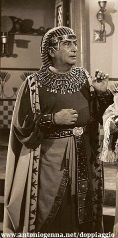 Foto di Nino Marchetti (dal film "Tot contro Maciste")